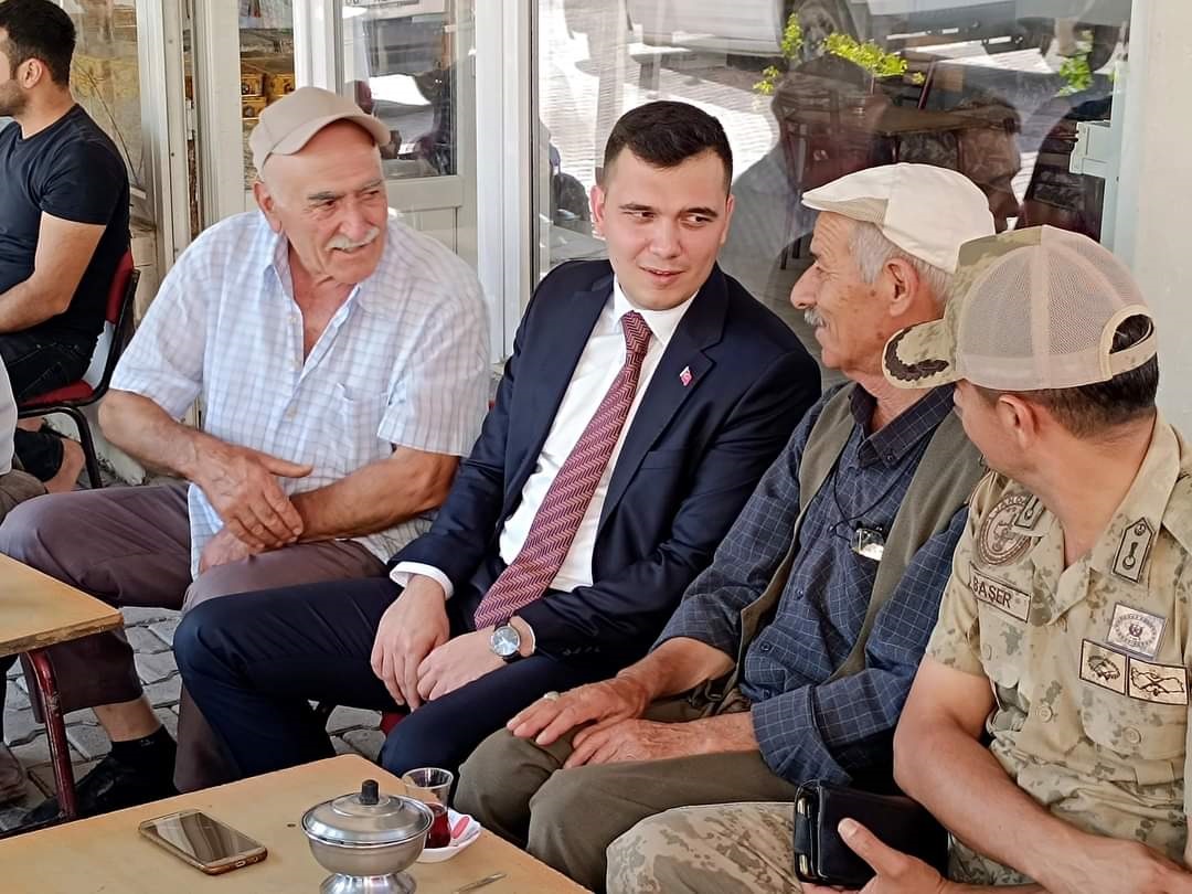 Kaymakamımız Orçun Cüneyt Zor, çarşı merkezinde vatandaşlarla bir araya geldi